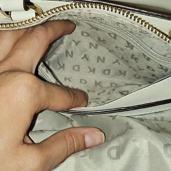 DKNY Handbag EUC - Picture 3 of 16